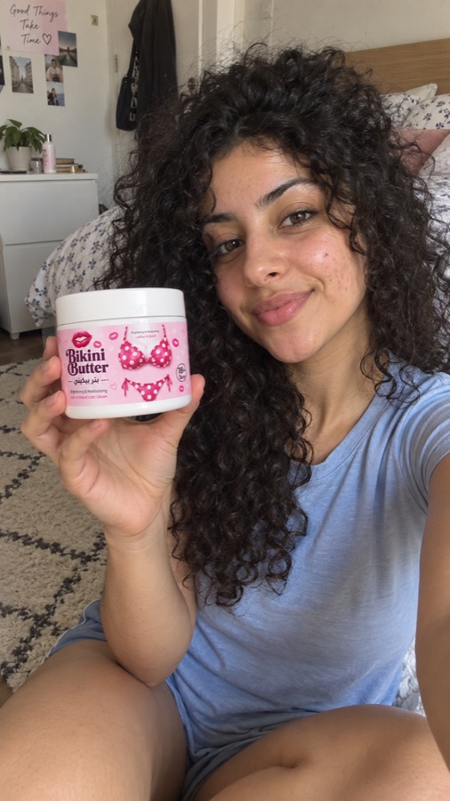 زبونة femora مع Bikini Butter