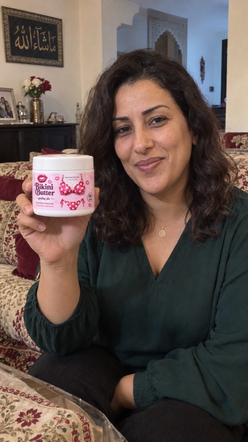زبونة femora مع Bikini Butter