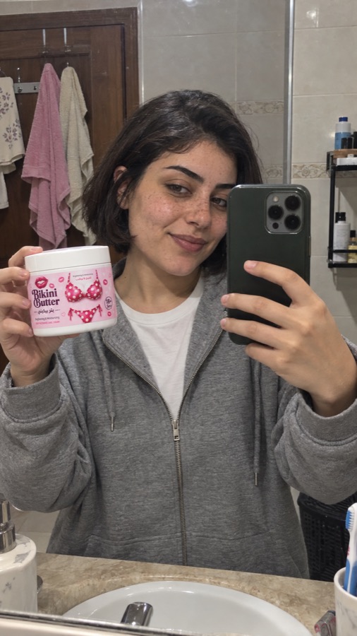 زبونة femora مع Bikini Butter