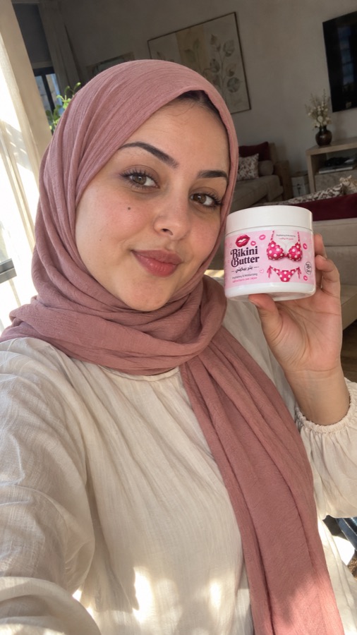 زبونة femora مع Bikini Butter