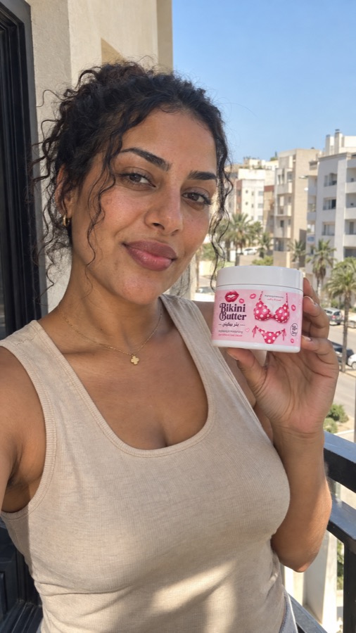 زبونة femora مع Bikini Butter
