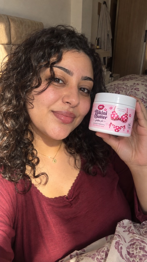 زبونة femora مع Bikini Butter